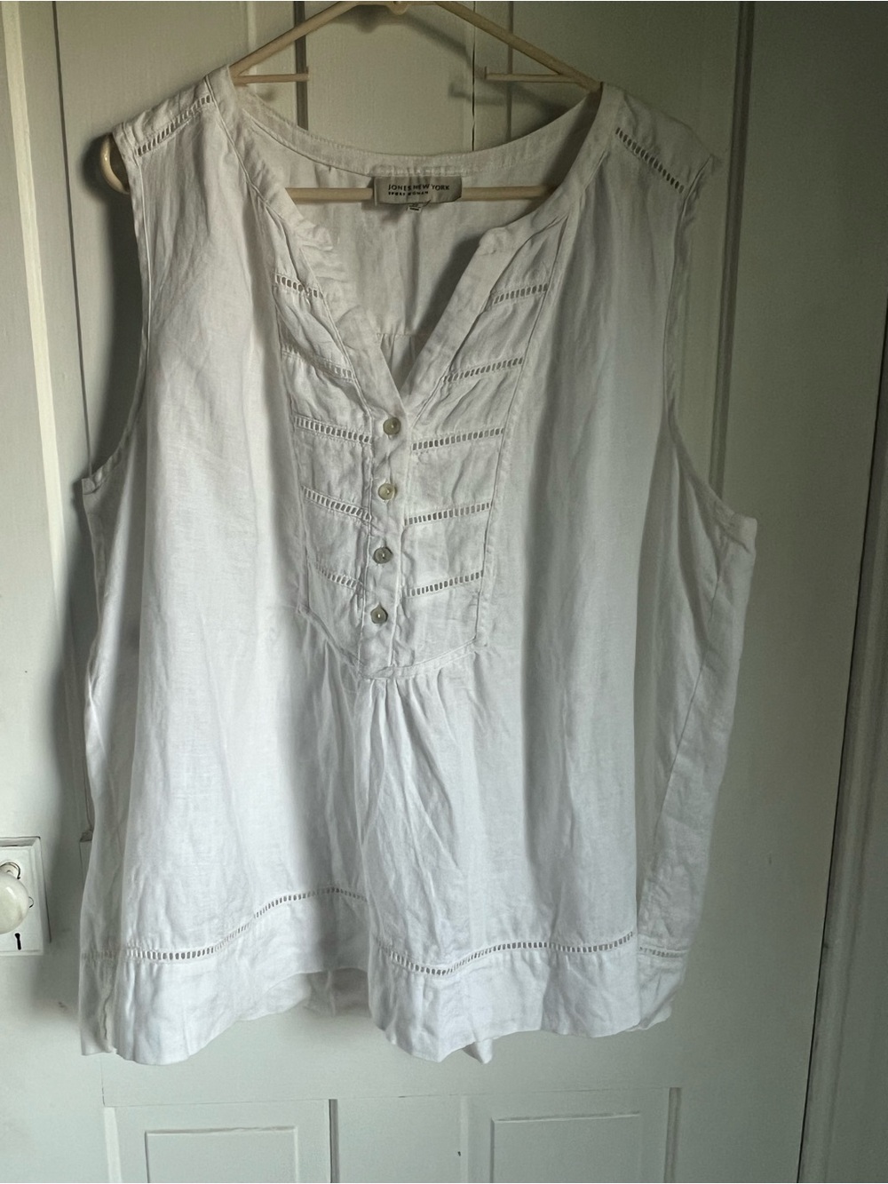 Jones New York Women’s White Sleeveless Button-Front Tank Top size 2XL